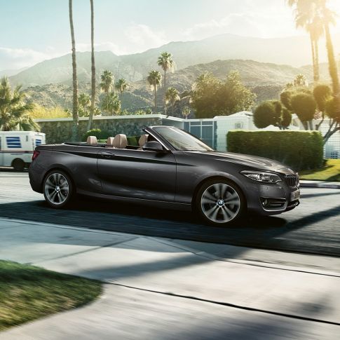 BMW Serie 2 Cabrio, imagen de conducción desde el lateral BMW Serie 2 Cabrio, imagen de conducción desde el lateral