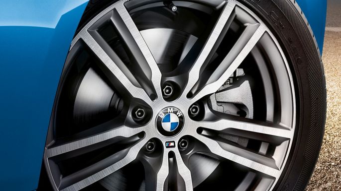 Llantas de aleación ligera BMW Serie 2 Gran Tourer F46 Llantas de aleación ligera del BMW Serie 2 Gran Tourer F46 Facelift 2018 Misano Blau metalizado, detalle