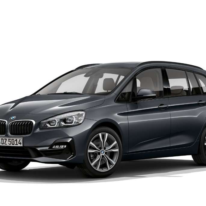 Vista de tres cuartos del frontal BMW Serie 2 Gran Tourer Acabado Sport BMW Serie 2 Gran Tourer 220d Acabado Sport F46 Renovación 2018 Mineralgrau metalizado, vista de tres cuartos del frontal