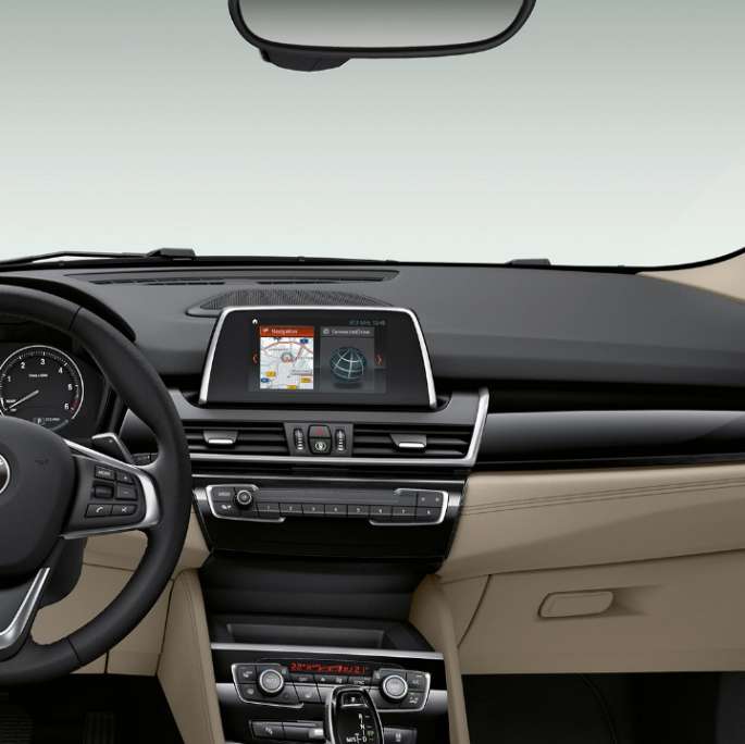 Puesto de conducción BMW Serie 2 Gran Tourer Acabado Sport Puesto de conducción BMW Serie 2 Gran Tourer 220d Acabado Sport F46 2018 Interior