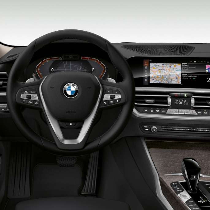 BMW Serie 3, Acabado Luxury: puesto de conducción Detalle de la parte frontal del puesto de conducción del BMW Serie 3 Acabado Luxury.