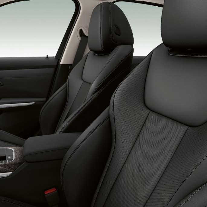 BMW Serie 3 Berlina, Acabado Luxury: asientos delanteros Detalle del lateral de los asientos delanteros del BMW Serie 3 con equipamiento del Acabado Luxury.