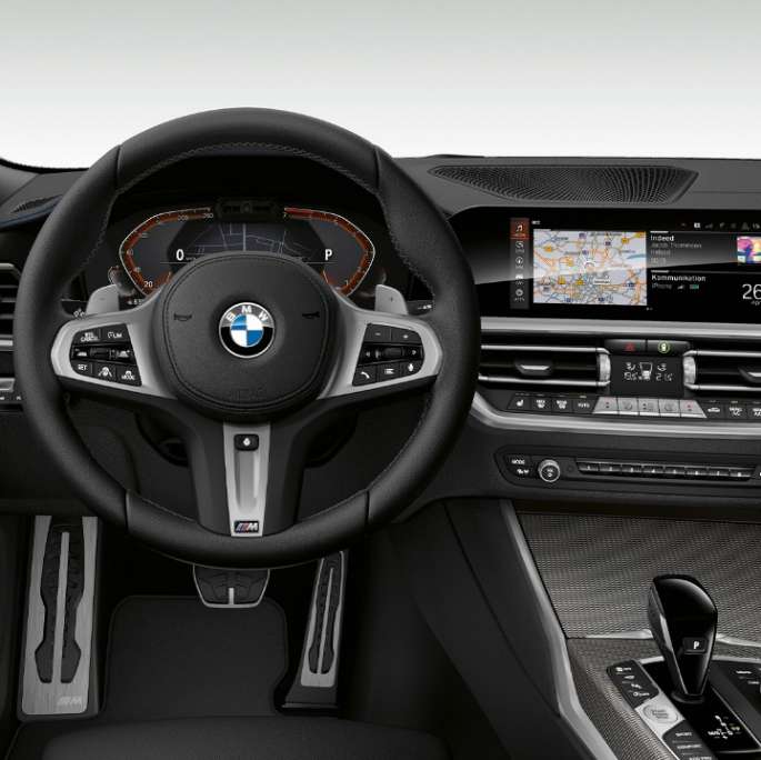 BMW Serie 3, Acabado M Sport: puesto de conducción Detalle de la parte frontal del puesto de conducción del BMW Serie 3 con equipamiento del Acabado M Sport.