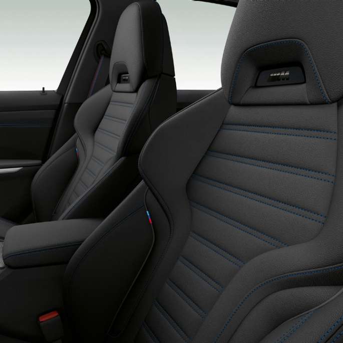 BMW Serie 3, Acabado M Sport: asientos delanteros Detalle del lateral de los asientos delanteros del BMW Serie 3 con equipamiento del Acabado M Sport.
