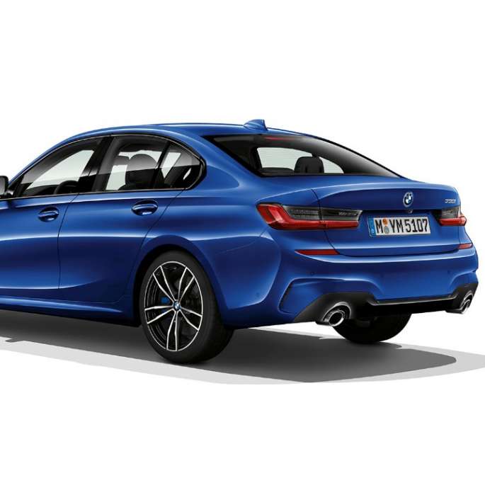 BMW Serie 3, Acabado M Sport: zaga Imagen de tres cuartos de la zaga del BMW Serie 3 con equipamiento del Acabado M Sport.