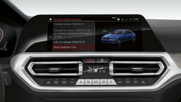 BMW Serie 3, Actualización remota del software Detalle de la parte frontal de la pantalla del puesto de conducción del BMW Serie 3 con actualización remota del software.