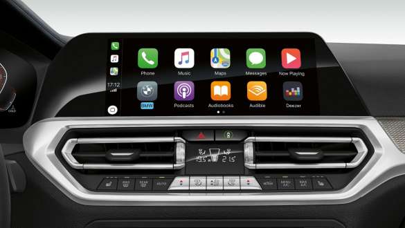 BMW Serie 3, Preparación para Apple CarPlay®. Detalle de la parte frontal de la pantalla del puesto de conducción del BMW Serie 3 berlina con preparación para Apple CarPlay®.