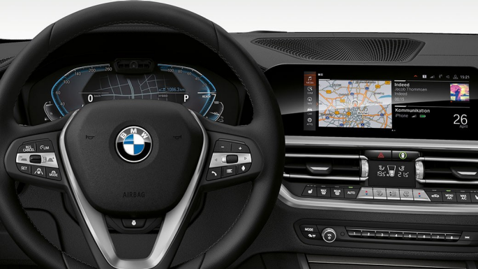 BMW Serie 3 Berlina: puesto de conducción. Vista detallada del frontal del puesto de conducción del BMW Serie 3 Berlina con indicaciones i.