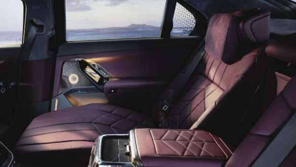 Consola trasera Executive Lounge BMW Serie 7 G70 ICE Paquete M Sport BMW Serie 7 G70 ICE Paquete M Sport, vista del interior, consola trasera Executive Lounge, primer plano
