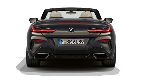BMW M850i xDrive Dravitgrau metalizado, vista trasera, sistema de escape deportivo. BMW M850i xDrive Dravitgrau metalizado, vista trasera, sistema de escape deportivo.
