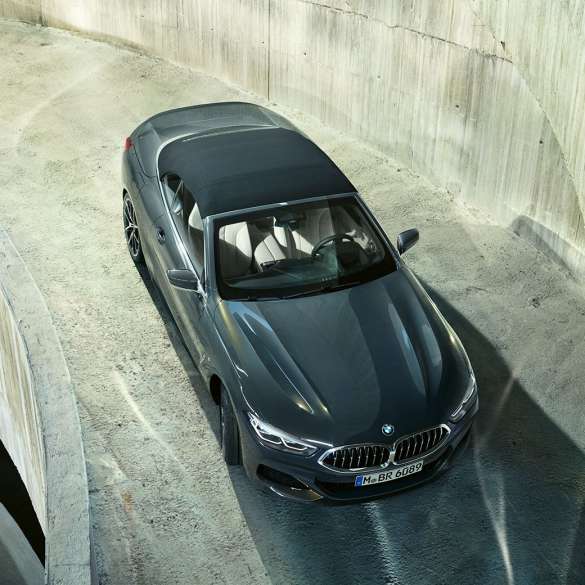 BMW M850i xDrive Dravitgrau metalizado con capota negra, vista superior. BMW M850i xDrive Dravitgrau metalizado con capota negra, vista superior.