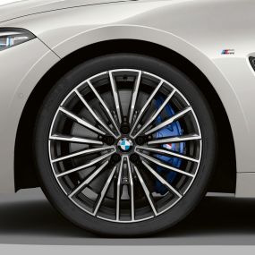 BMW M850i xDrive, llantas de aleación ligera de 20 pulgadas con radios múltiples estilo 729 M. BMW M850i xDrive, llantas de aleación ligera de 20 pulgadas con radios múltiples estilo 729 M.