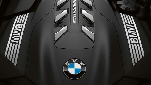 Motor diésel de 6 cilindros en línea BMW TwinPower Turbo. BMW Serie 8 Coupé, vista superior, motor diésel de 6 cilindros en línea BMW TwinPower Turbo.