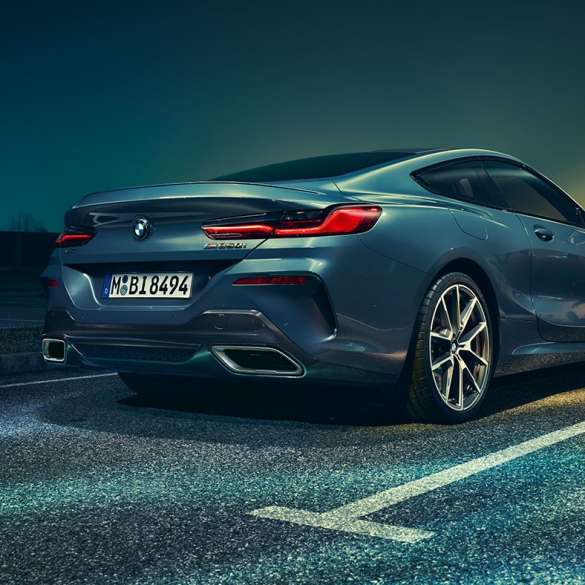 BMW Serie 8 Coupé, imagen de tres cuartos de la zaga. BMW Serie 8 Coupé, imagen de tres cuartos de la zaga del deportivo de lujo