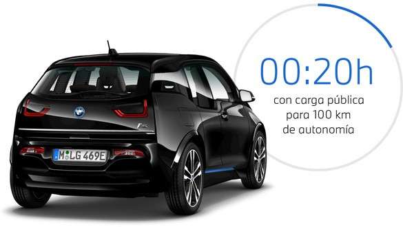 BMW i3s I01 Fluid Black con detalles BMW i Blue, vista de tres cuartos de la zaga BMW i3s I01 Fluid Black con detalles BMW i Blue, vista de tres cuartos de la zaga