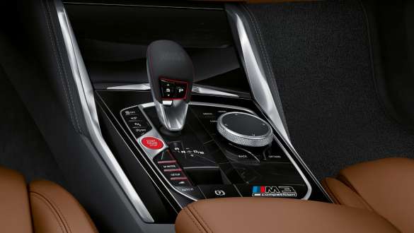 Cambio M Steptronic de 8 velocidades BMW M3 Competition Berlina G80 2020 BMW M3 Competition Berlina G80 2020 Cambio M Steptronic de 8 velocidades Primer plano de palanca de cambio