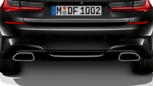 Exclusivas molduras de los tubos de escape BMW M340i xDrive Berlina G20 2020 BMW M340i xDrive Berlina G20 2020 Black Sapphire metalizado Exclusivas molduras de los tubos de escape Primer plano