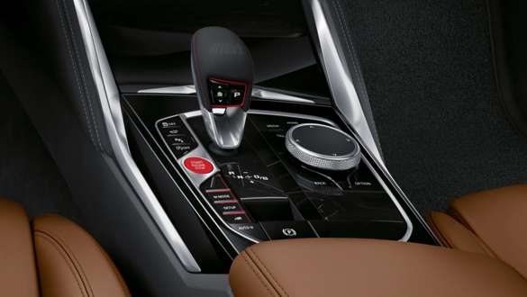 Cambio M Steptronic de 8 velocidades BMW M3 Competition Berlina G80 2020 BMW M3 Competition Berlina G80 2020 Cambio M Steptronic de 8 velocidades Primer plano de palanca de cambio