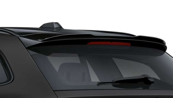 Spoiler de techo M Performance en negro brillo BMW M3 Competition Touring G81 BMW Individual Frozen Black metalizado BMW M3 Competition Touring G81 BMW Individual Frozen Black metalizado, spoiler de techo M Performance en negro brillo, primer plano, vista de zaga