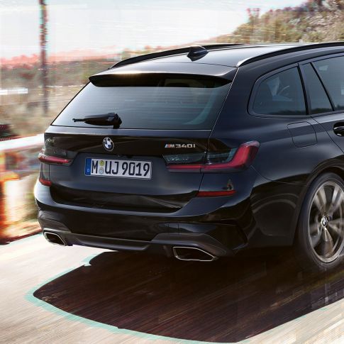 Diseño de tubos de escape traseros. BMW M340i xDrive Touring, diseño de los tubos de escape traseros.
