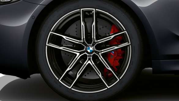 Frenos M Compound BMW M5 F90 2020 Frenos M Compound BMW M5 F90 LCI Renovación 2020 Brands Hatch Grau metalizado, primer plano, rueda