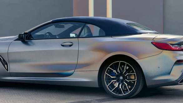 Capota BMW Individual en azul marino BMW M850i xDrive Cabrio G14 LCI Renovación 2022 BMW M850i xDrive Cabrio G14 LCI Renovación 2022 BMW Individual Frozen Pure Grey metalizado, capota BMW Individual en azul marino