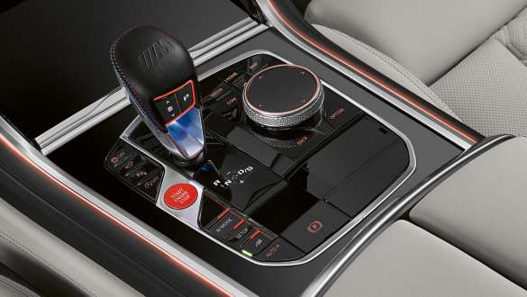 BMW M8 Competition Gran Coupé con cambio M Steptronic de 8 velocidades BMW M8 Competition Gran Coupé con cambio M Steptronic de 8 velocidades F93 2020, interior del deportivo de lujo