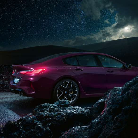 BMW M8 Competition Gran Coupé, vista lateral BMW M8 Competition Gran Coupé F93 2020 BMW Individual Ametrin metalizado, vista lateral del coche de alta gama