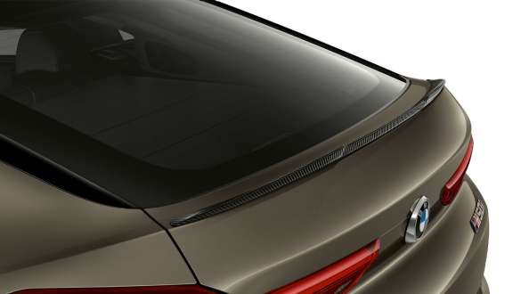 BMW X6 M50i, spoiler trasero Detalle del spoiler trasero M Carbon del BMW X6 M50i M SUV