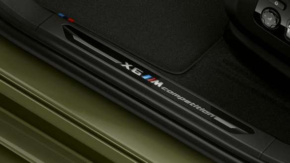 Molduras de entrada con anagrama “X6 M Competition” en el BMW X6 M Competition Molduras de entrada con anagrama “X6 M Competition” BMW X6 M Competition F96 2020, exterior