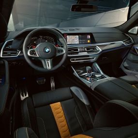 Puesto de conducción BMW X6 M Competition Puesto de conducción BMW X6 M Competition F96, interior