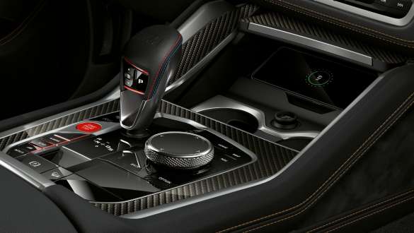 Selector de cambio M con Drivelogic en el BMW X6 M Competition F96 Palanca de cambio M con Drivelogic BMW X6 M Competition F96 2020 SUV interior, consola central