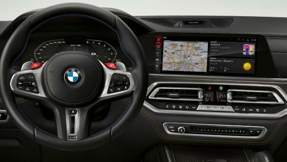 Tablero de instrumentos M en el BMW X6 M Competition F96 Tablero de instrumentos M BMW X6 M Competition F96 2020 SUV puesto de conducción