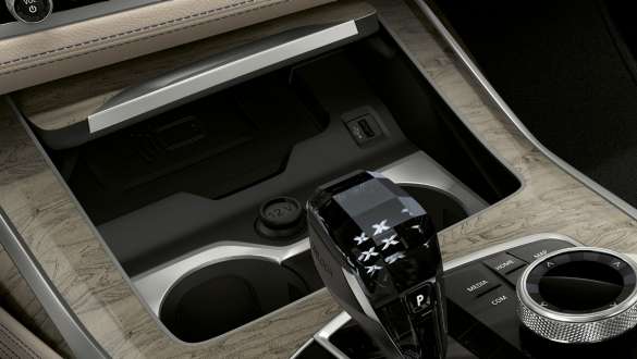 Portabebidas atemperados BMW X7 M BMW X7 M, interior, detalle de la consola central con los portabebidas atemperados, G07