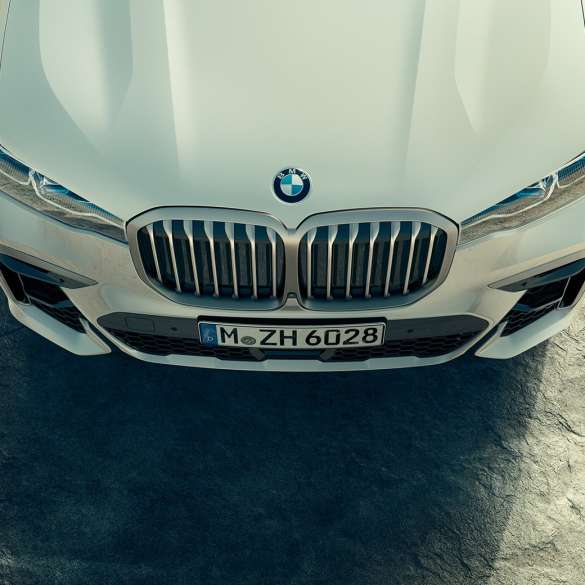 BMW X7 M SUV G07 , parrilla delantera BMW BMW X7 M50i M SUV, vista aérea de la parte delantera y el capó, G07, 2019