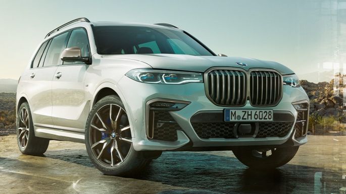 BMW X7 M SUV G07, vista de tres cuartos del frontal BMW X7 M SUV en Mineralweiss, parado, vista de tres cuartos del frontal, G07, 2019