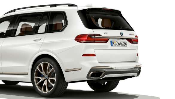BMW X7 M con diferencial M Sport G07 2019 BMW X7 M con diferencial M Sport G07 2019 primer plano de la zaga