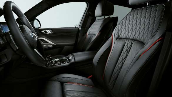 Equipamiento de cuero integral Merino BMW Individual en Schwarz con costuras decorativas en rojo BMW X6 Edition Black Vermilion G06 2021 Equipamiento de cuero integral Merino BMW Individual en Schwarz con costuras decorativas en rojo BMW X6 Edition Black Vermilion G06 2021