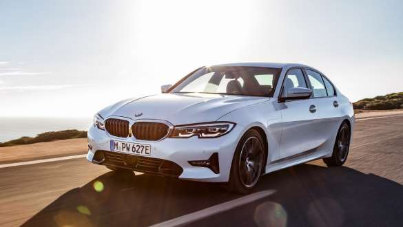 BMW Touring en marcha, vista del frontal BMW Touring en marcha, vista de 3/4 del frontal