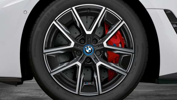 Rueda completa original BMW, llanta aerodinámica M de 18 pulgadas con radios dobles estilo 858 M en bicolor Rueda completa original BMW, llanta aerodinámica M de 18 pulgadas con radios dobles estilo 858 M en bicolor