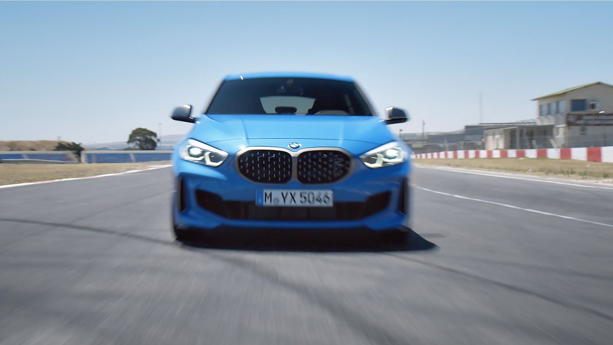Vídeo del BMW Serie 1 en marcha Vídeo del BMW Serie 1 2019 con escenas de conducción dinámica.