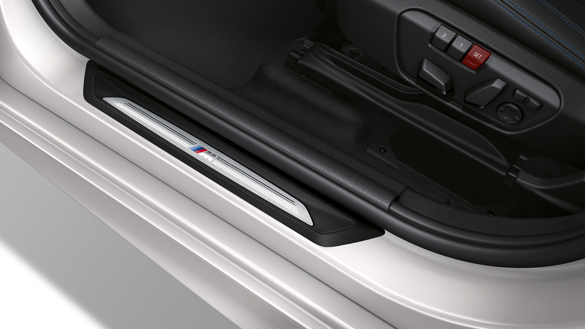 Molduras de entrada BMW Serie 2 Active Tourer Acabado M Sport Molduras de entrada BMW Serie 2 Active Tourer 220d xDrive Acabado M Sport F45 2018 Mineralweiss metalizado, exterior