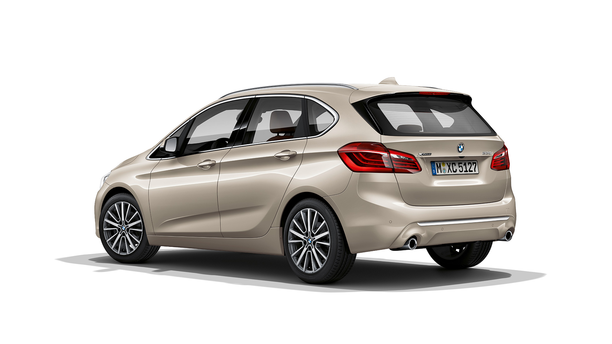 Vista de tres cuartos de la zaga del BMW Serie 2 Active Tourer Acabado Luxury BMW Serie 2 Active Tourer Acabado Luxury 225i xDrive F45 2018 Kashmirsilber metalizado, vista de tres cuartos de la zaga