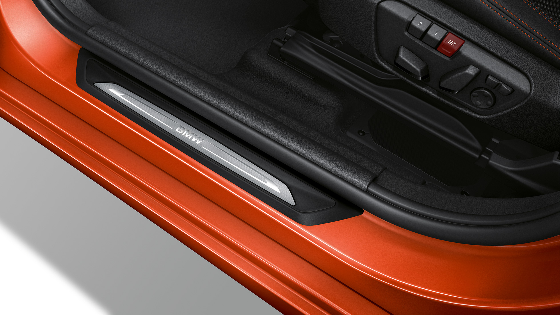 Molduras de entrada BMW Serie 2 Active Tourer Acabado Sport Molduras de entrada BMW Serie 2 Active Tourer Acabado Sport 220i F45 2018 Sunset Orange metalizado