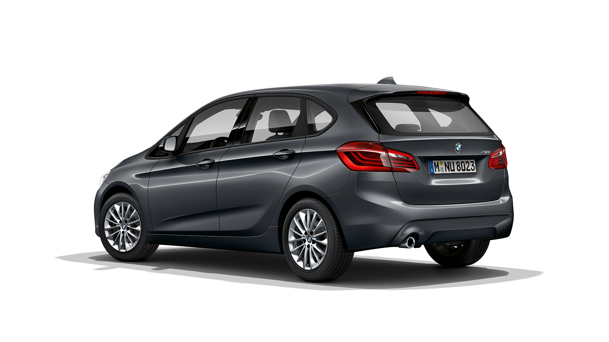Vista de tres cuartos de la zaga BMW Serie 2 Active Tourer Acabado Advantage BMW Serie 2 Active Tourer 218i F45 2018 Mineralgrau metalizado, vista de tres cuartos de la zaga