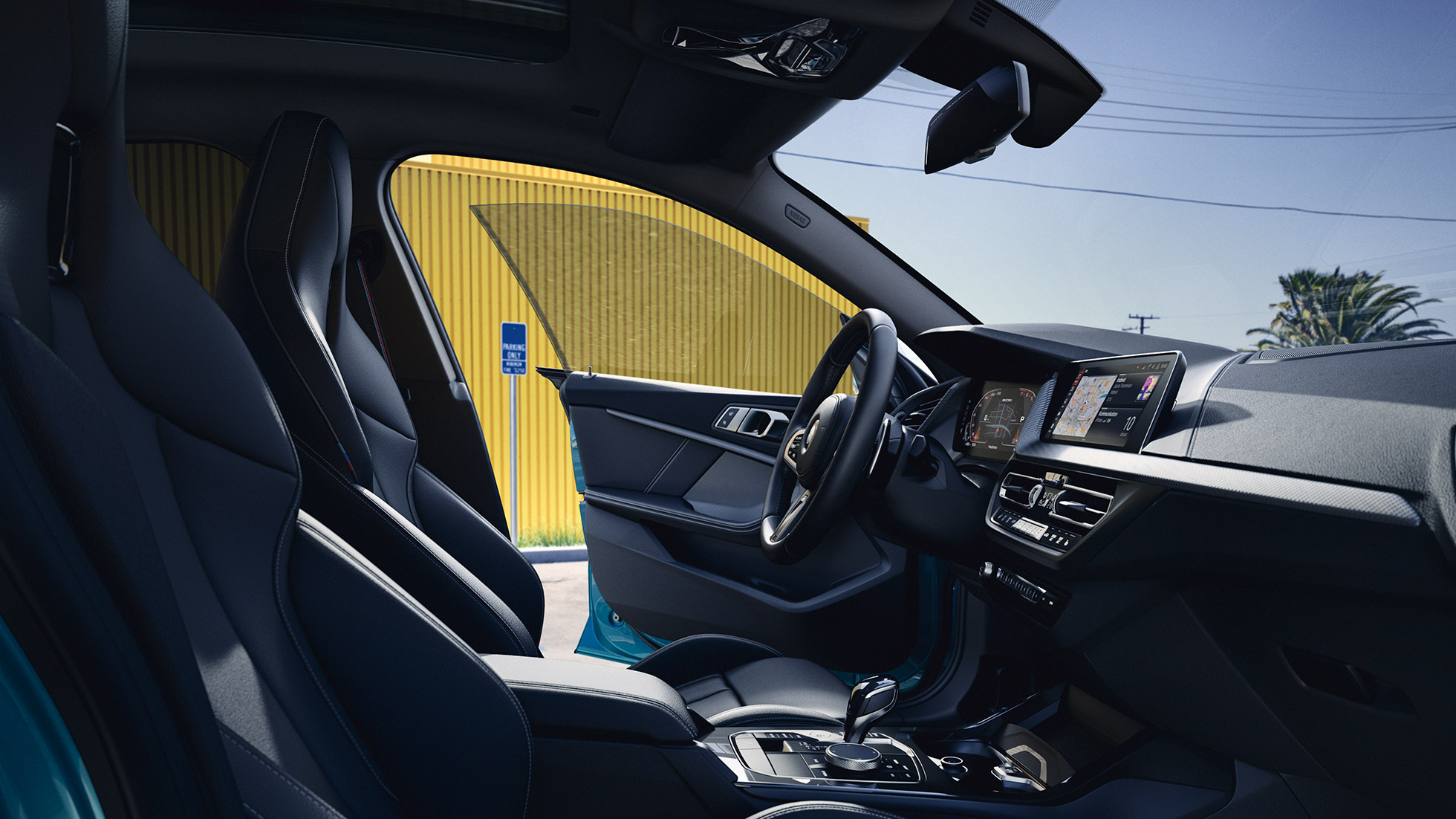 Puesto de conducción orientado al conductor nuevo BMW Serie 2 Gran Coupé Puesto de conducción orientado al conductor nuevo BMW Serie 2 Gran Coupé F44 2020, interior del coche coupé