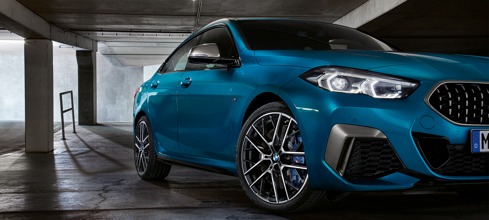 Nuevo BMW Serie 2 Gran Coupé, vista de tres cuartos del frontal Nuevo BMW Serie 2 Gran Coupé Snapper Rocks Blau metalizado F44, vista de tres cuartos del frontal