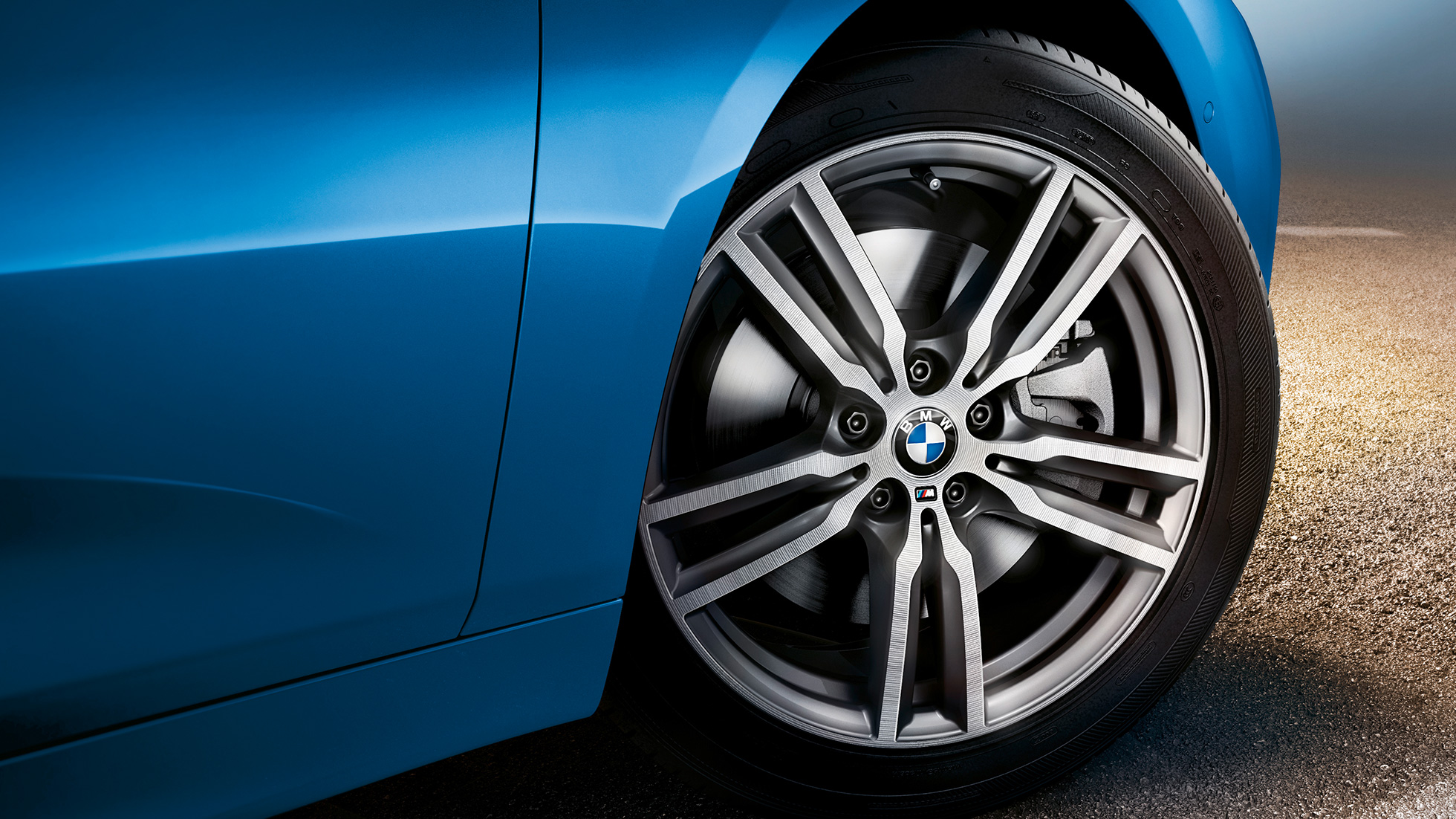 Llantas de aleación ligera BMW Serie 2 Gran Tourer F46 Llantas de aleación ligera del BMW Serie 2 Gran Tourer F46 Facelift 2018 Misano Blau metalizado, detalle