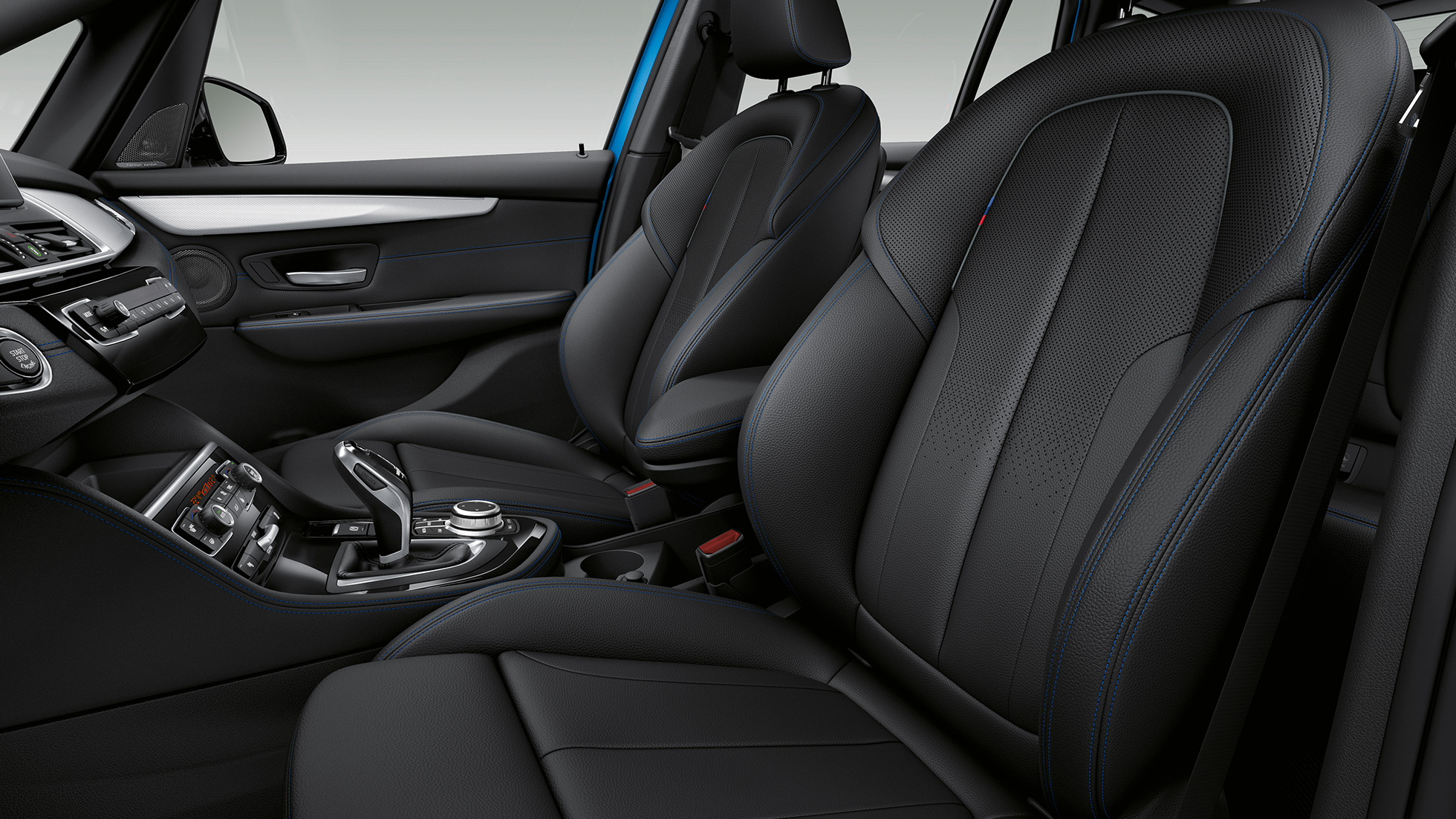 Asientos deportivos BMW Serie 2 Gran Tourer Acabado M Sport F46 BMW Serie 2 Gran Tourer 220d xDrive Acabado M Sport F46 Facelift 2018 Misano metalizado, vista de tres cuartos de la zaga