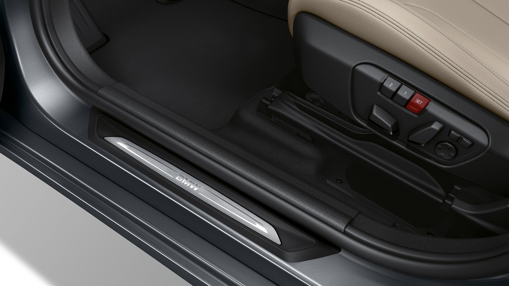 Molduras de entrada BMW Serie 2 Gran Tourer Acabado Sport F46 Molduras de entrada del BMW Serie 2 Gran Tourer 218d xDrive Acabado Luxury F46 2018 Kashmirsilber, detalle